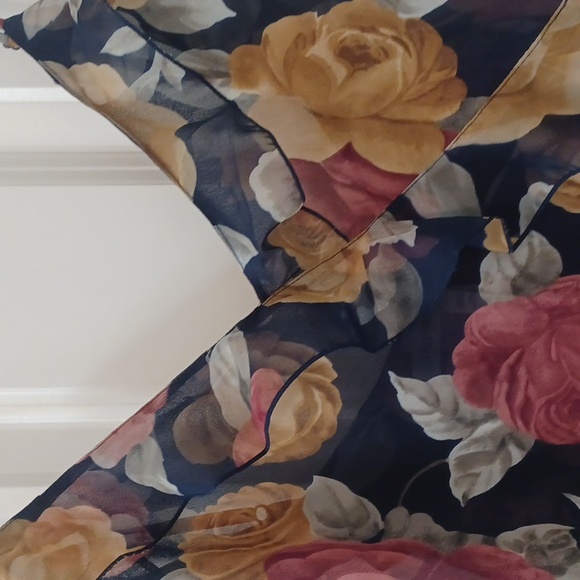 VICTORIA'S SECRET FLORAL SEXY NIGHTIE - Picture 4 of 5